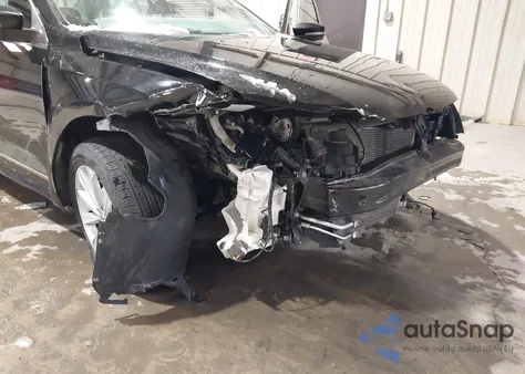 2013 Volkswagen Passat 2.5L Sel Premium z USA, uszkodzony, nr VIN 1VWCP7A38DC069045